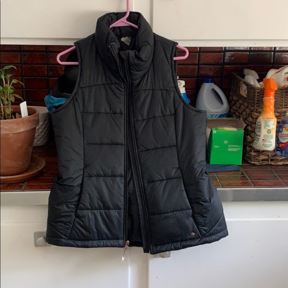 NWOT: CALIA by Carrie black puffer vest